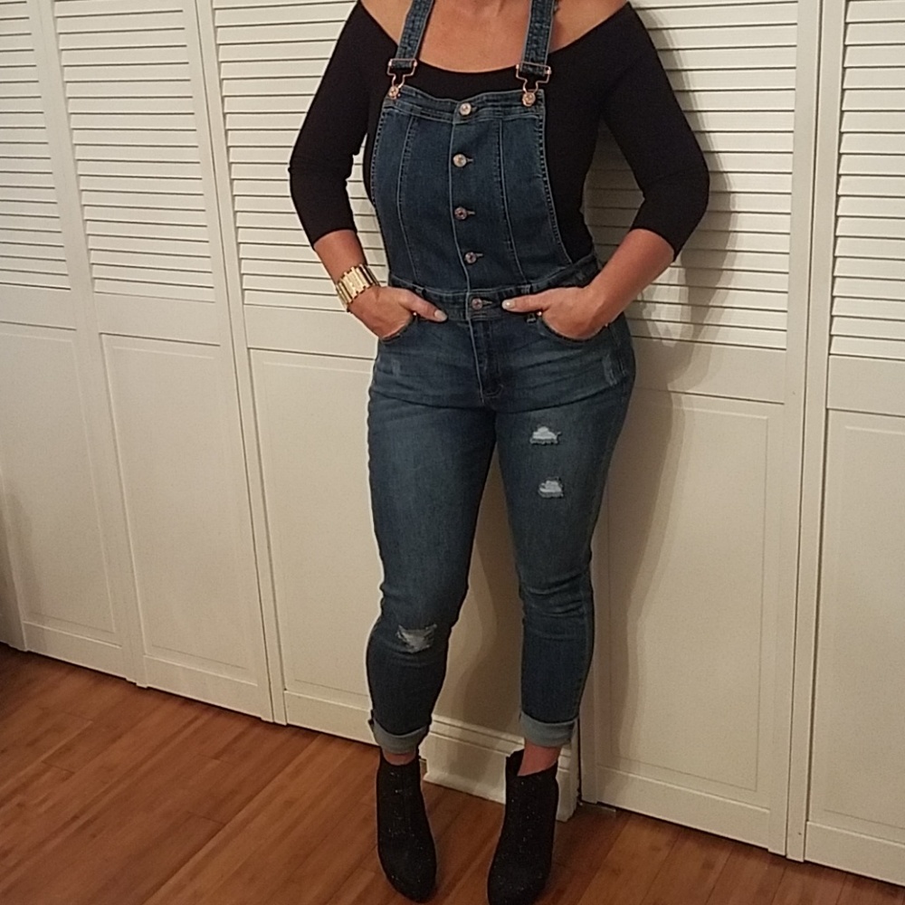 Fashion nova overalls